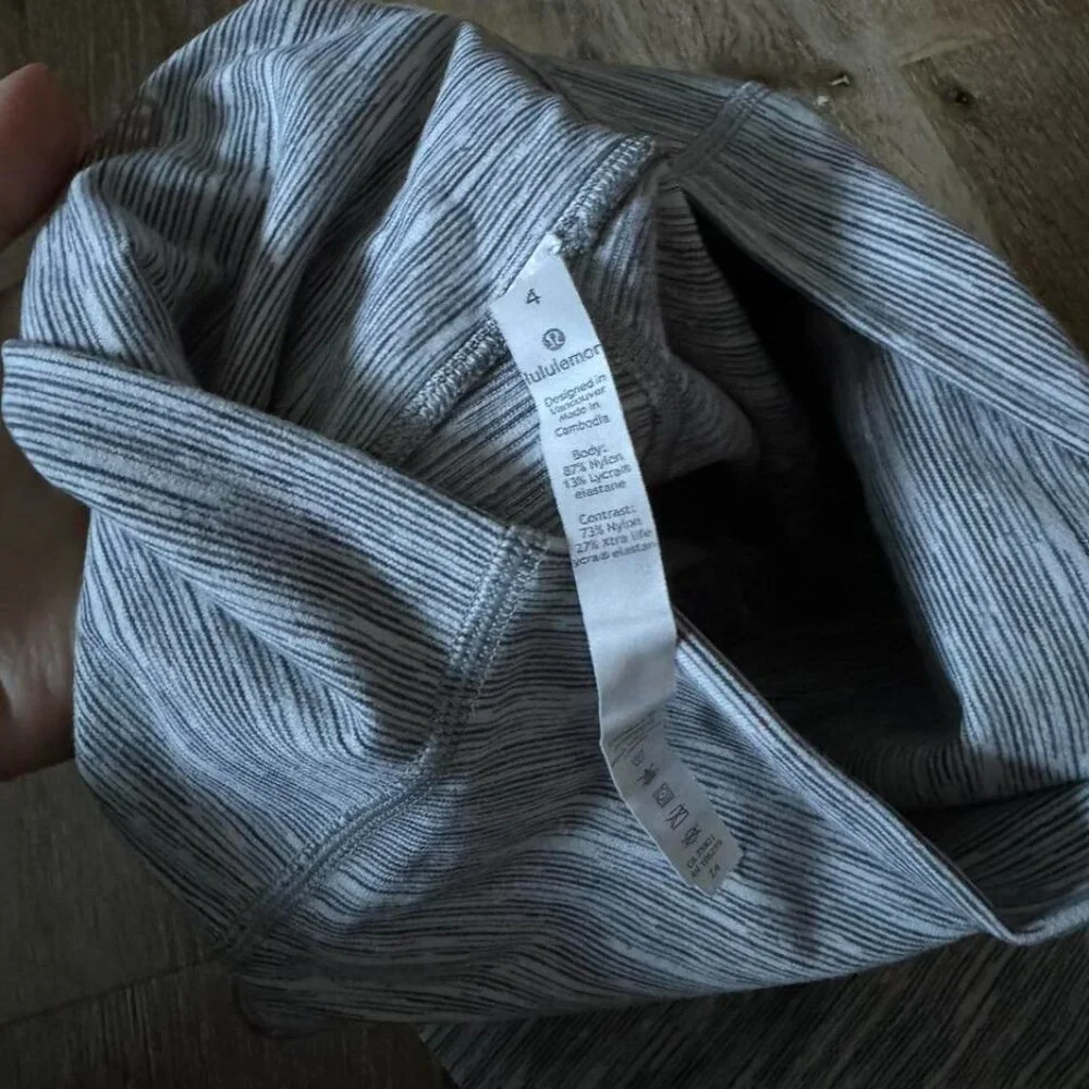 Lululemon Wunder Under Crop II‎ Scallop Edge Wee Are From Space Silver Gray Sz 4